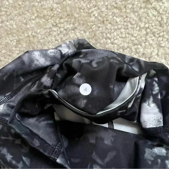 Lululemon Sunrise Salutation Workout Leggings Crop Vented High Rise Black WM 4 - Picture 10 of 16